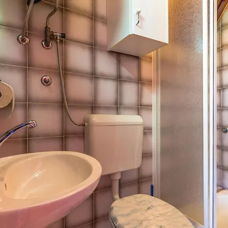 Apartament 3 Bedroom Beautiful In Mundanije