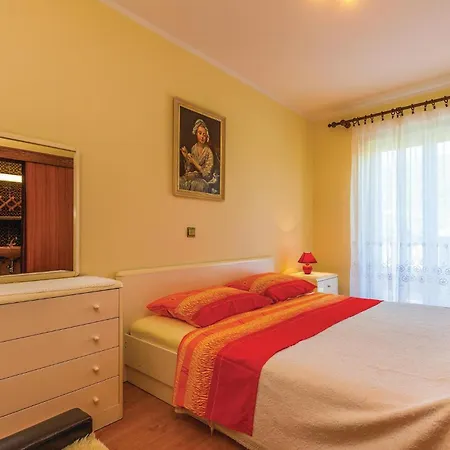 Apartament Gorgeous In With Kitchenette