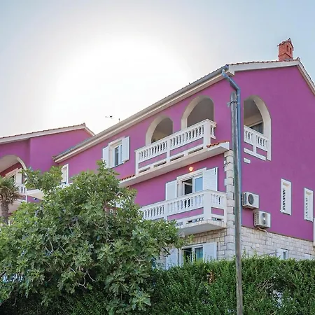 3 Bedroom Beautiful In Apartament *