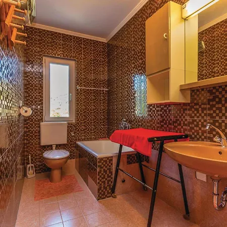 3 Bedroom Beautiful In Apartament *