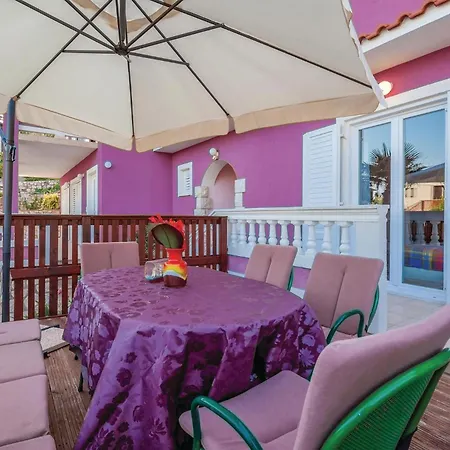 Apartament Gorgeous In With Kitchenette *